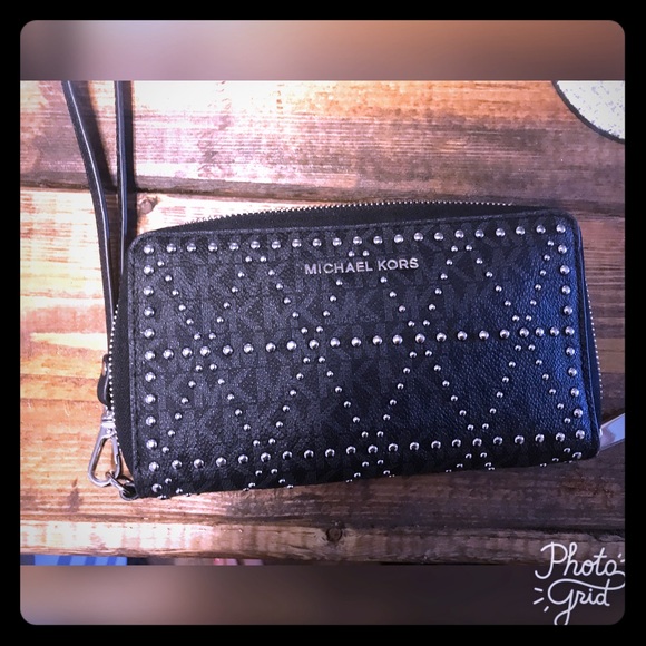 Michael Kors Handbags - Michael Kors Wallet/Wristlet Michael Kors Handbags - Michael Kors Wallet/Wristlet